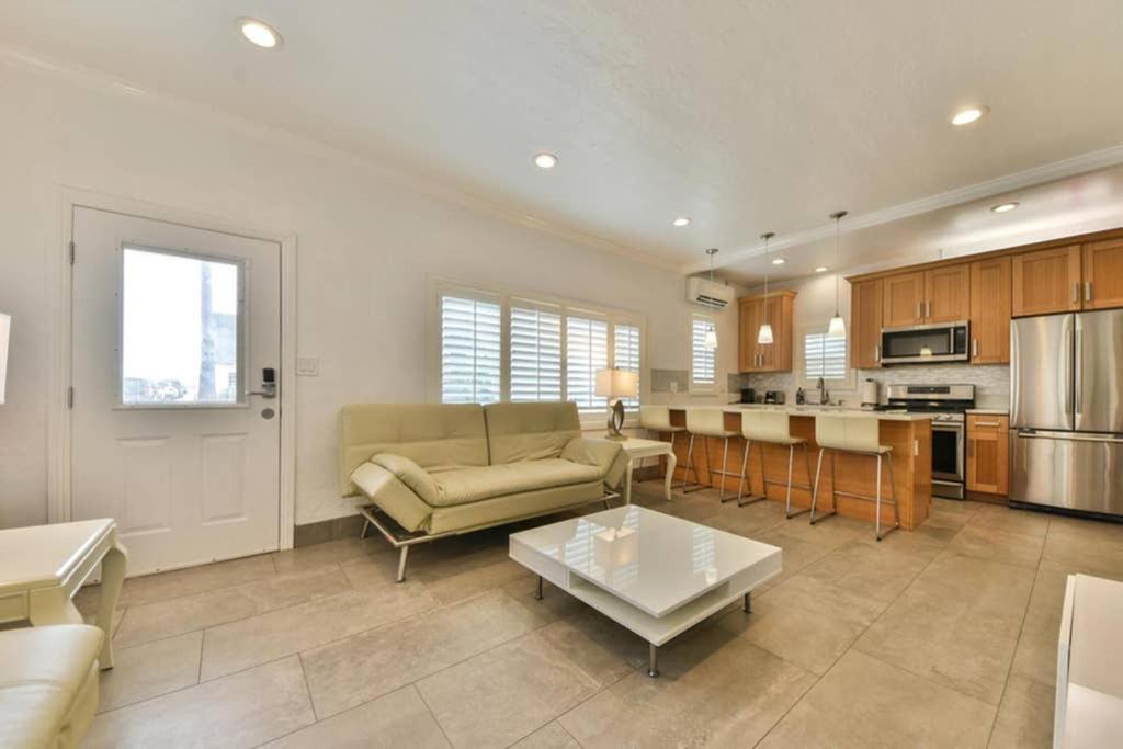 1000#1 Contemporary Home W/ Parking, Grill, & Ac! Newport Beach Exteriör bild